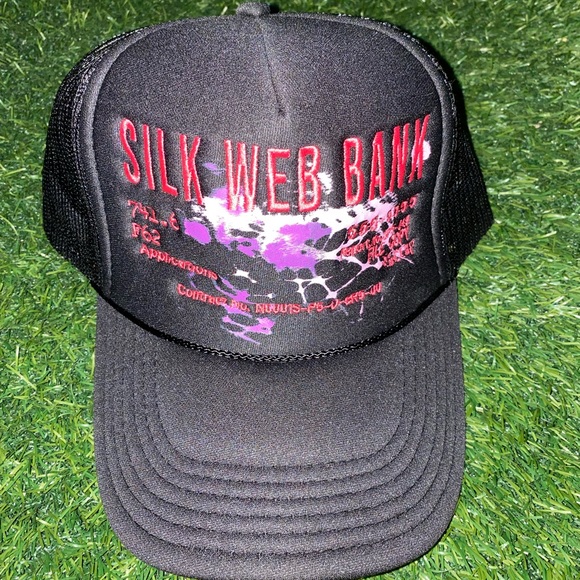 thug とがっ club spider web distroy cap